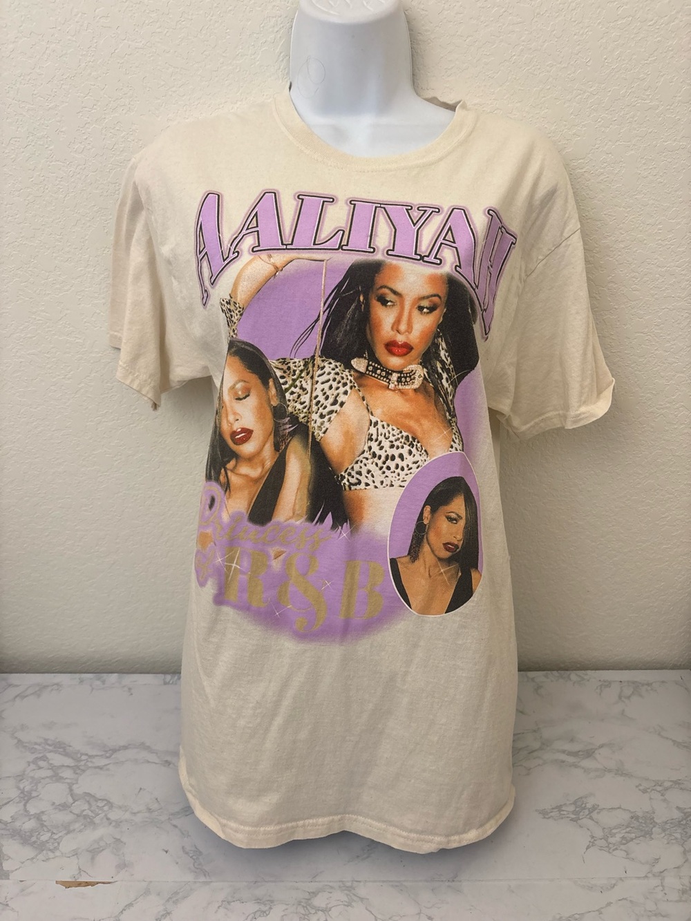 Official Aaliyah T-Shirt Sz L Graphic Print Short Sleeve Princess Of R&B Pink
